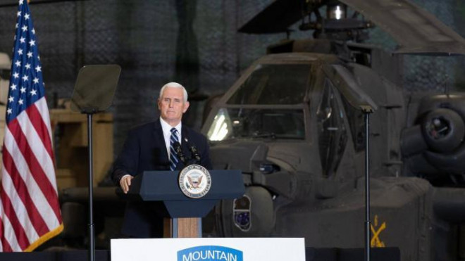 Phó Tổng thống Mỹ Mike Pence phát biểu trong chuyến thăm căn cứ quân sự Fort Drum.