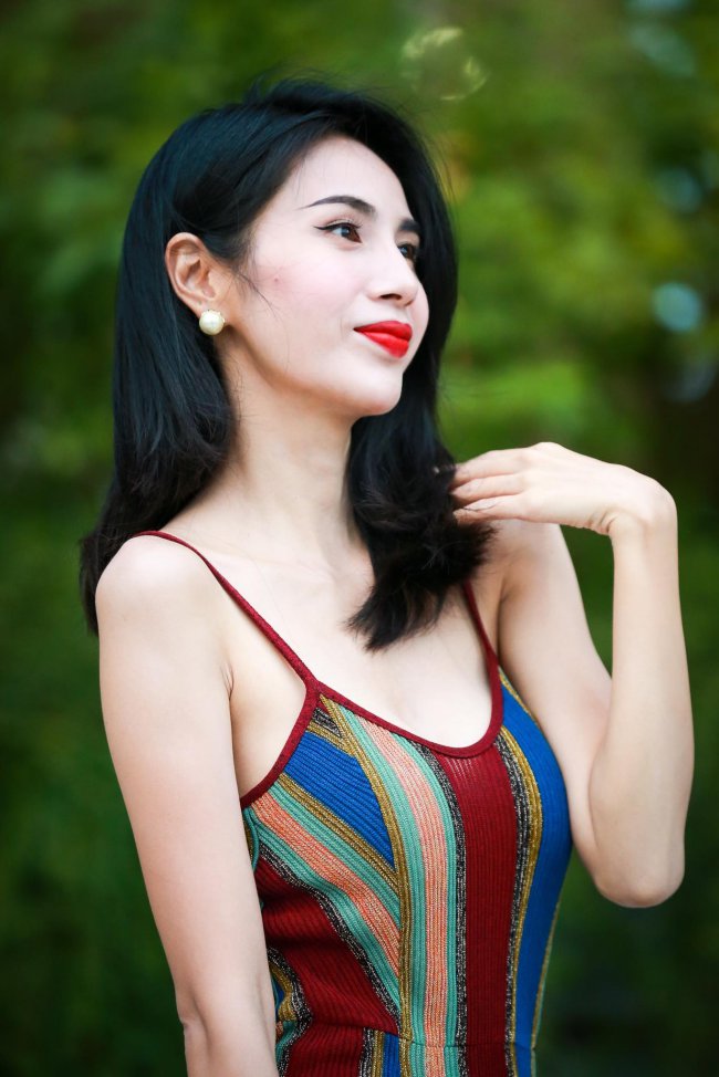 Sinh năm 1985, Thuỷ Tiên là một trong những quý cô tuổi sửu xinh đẹp, gợi cảm và thành công của showbiz Việt.
