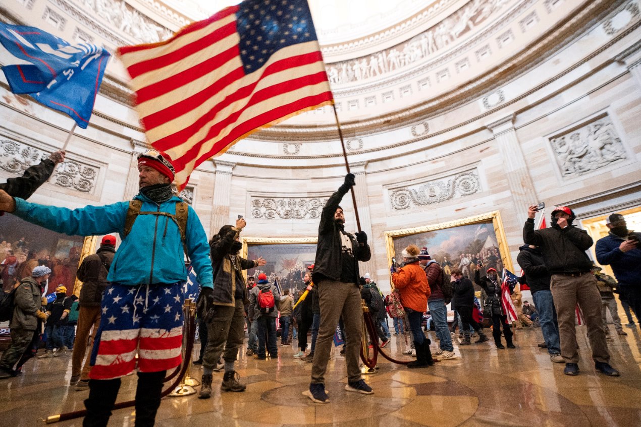 Nhiều người tham gia bạo loạn ở Điện Capitol đang đối mặt án tù (ảnh: Reuters)