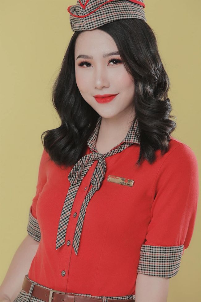 Nguyễn Thị Ngọc Tuyết sinh năm 1995, đến từ Nam Định, đang là tiếp viên trưởng một hãng hàng không. Cô nàng cao 1,69 m, nặng 49kg, số đo 3 vòng: 86-62-92 cm.
