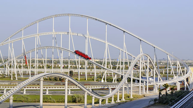 Tàu lượn Formula Rossa (Abu Dhabi): Di chuyển từ vận tốc&nbsp;0 đến 240km/h&nbsp;trong 4,9 giây, tàu Formula Rossa tại Ferrari World ở Abu Dhabi là tàu lượn nhanh nhất thế giới.
