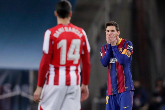 Messi bị treo giò 2 trận vì lỗi đánh nguội