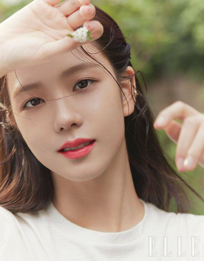 Không hổ danh “idol xinh như Hoa hậu”, Jisoo cứ trang điểm mắt khói lại đẹp hút hồn - 1