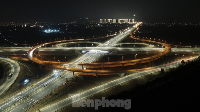 Vào ngày 9/1 vừa qua, nút giao Vành đai 3 với cao tốc Hà Nội - Hải Phòng trị giá hơn 400 tỷ đồng đã chính thức được TP Hà Nội đưa vào khai thác.