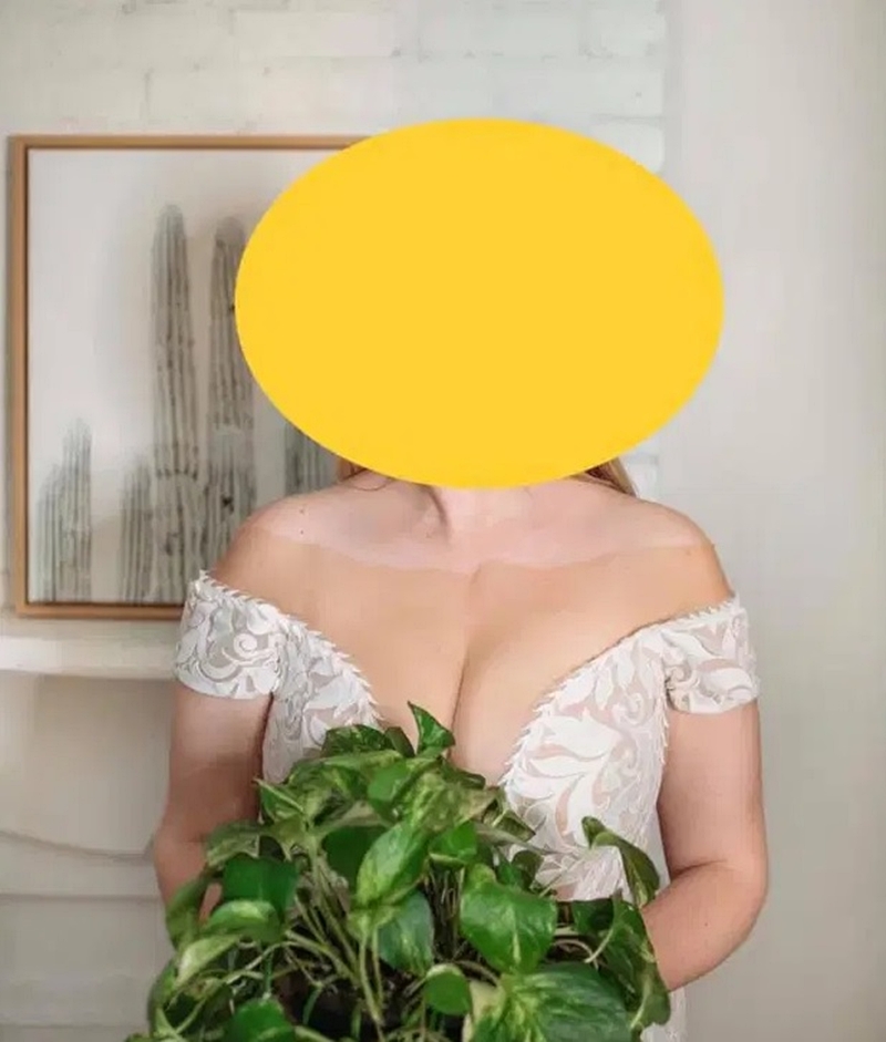 Cô dâu gây hoang mang với bộ váy cưới có thiết kế xuyên thấu nhưng thiếu khéo léo.