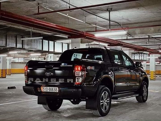 Ford Ranger mang biển ngũ quý 6, chủ xe chào bán gần 3 lần giá mua - 4