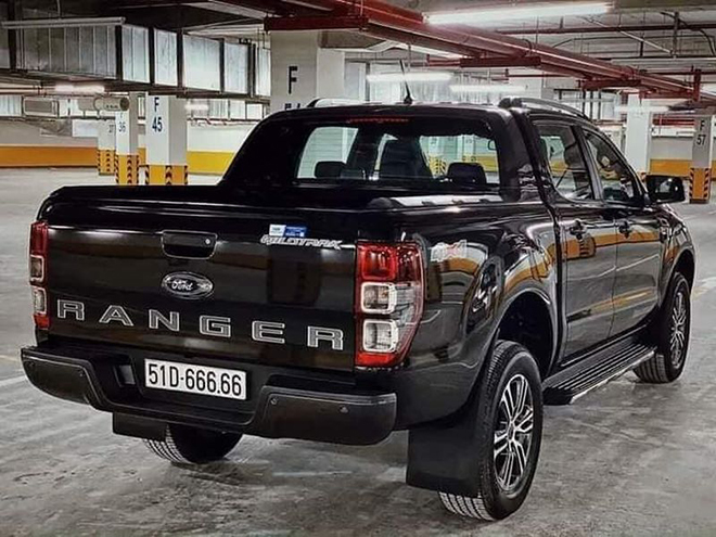 Ford Ranger mang biển ngũ quý 6, chủ xe chào bán gần 3 lần giá mua - 3