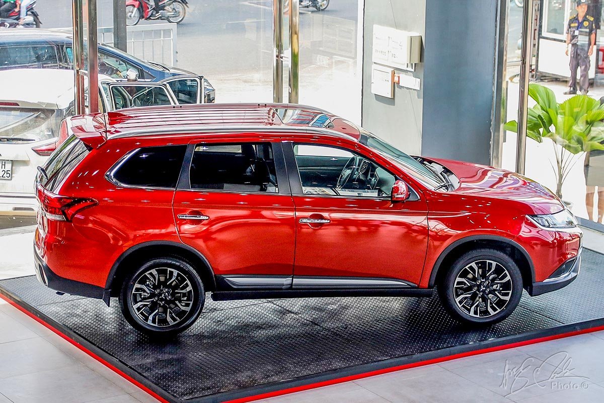 Giá xe Mitsubishi Outlander lăn bánh tháng 1/2021 - 2