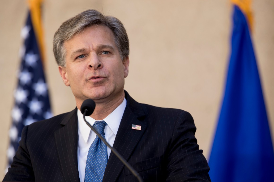 Giám đốc FBI Christopher Wray sẽ vẫn đảm nhiệm chức vụ trong chính quyền của Tổng thống Mỹ Joe Biden.