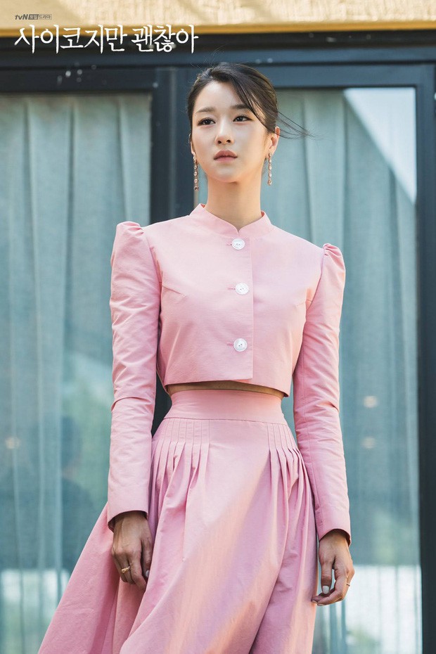 Váy cạp cao khoe eo thon như Seo Ye Ji đang thành &#34;chân ái&#34; của hàng loạt sao châu Á - 1