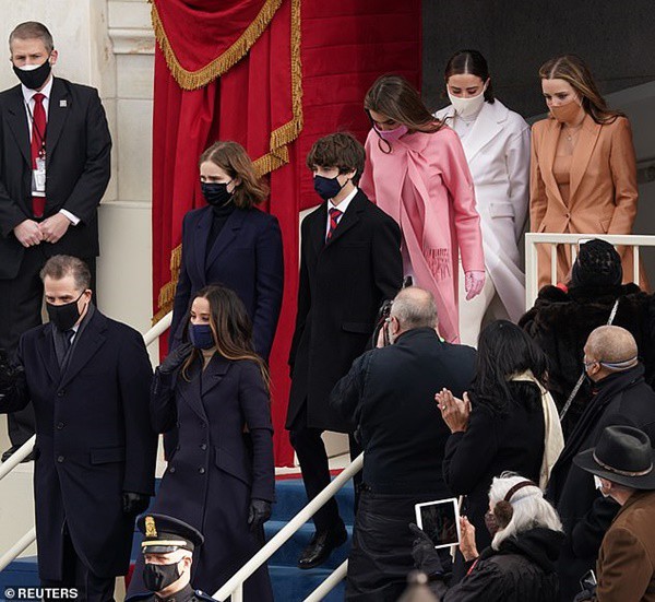 Các con và cháu ông Joe Biden đều ăn mặc thanh lịch tới dự Lễ Nhậm Chức.