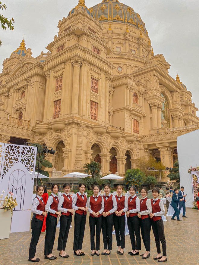 Tòa lâu đài nổi tiếng Ninh Nình.