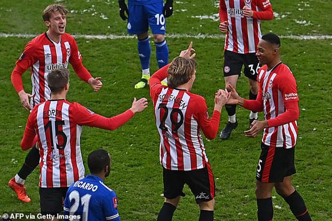 Brentford bất ngờ sớm dẫn trước Leicester City ở vòng 4 FA Cup năm nay