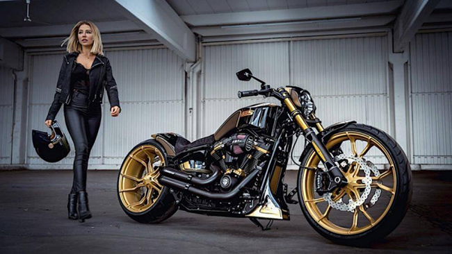 Thunderbike đã tạo nên Harley-Davidson GP S Le Mans từ Harley-Davidson Breakout, là một trong những bản độ dành cho đường đua Le Mans khắc nghiệt
