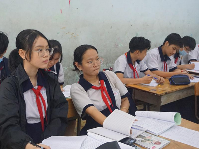 Học sinh lớp 9 Trường THCS Phú Thọ (quận 11) trong một tiết học toán. Ảnh: NGUYỄN QUYÊN