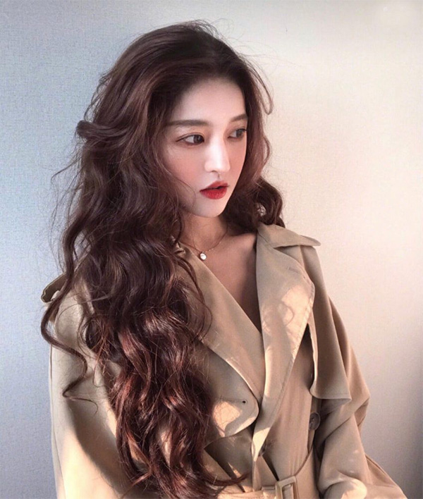 30 Kiểu tóc xoăn đẹp trẻ trung phù hợp với mọi khuôn mặt bạn gái - 19