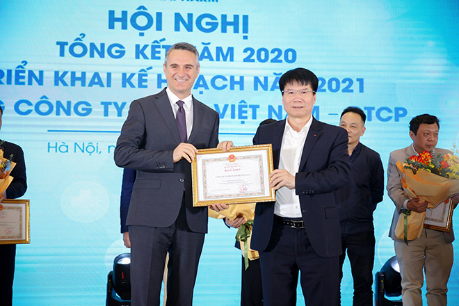 Sanofi Việt Nam nhận bằng khen của Bộ y tế vì thành tích xuất sắc trong công tác phòng, chống dịch covid-19 - 1