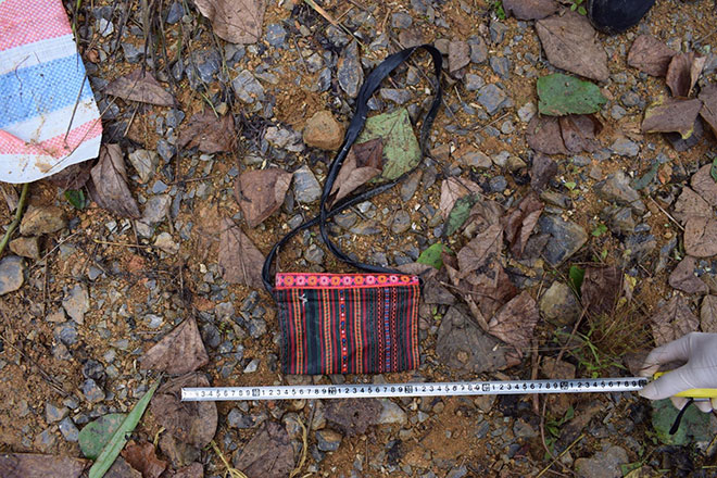 Chiếc túi thổ cẩm mà nạn nhân đeo khi được phát hiện