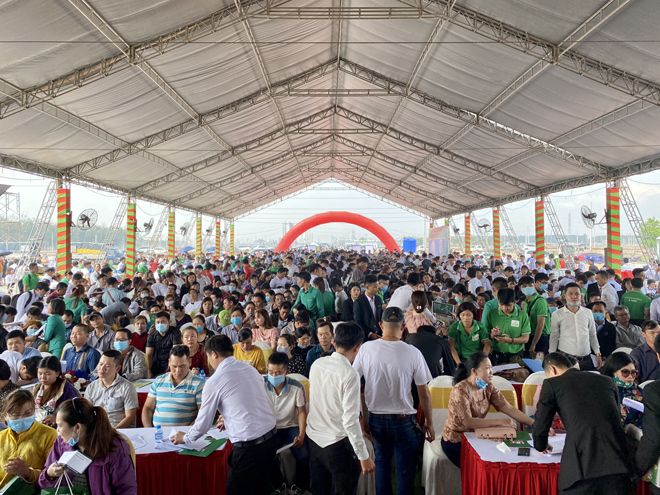 Hơn 2.000 khách hàng chen nhau cơ hội đầu tư dự án khu đô thị Thăng Long Central City.