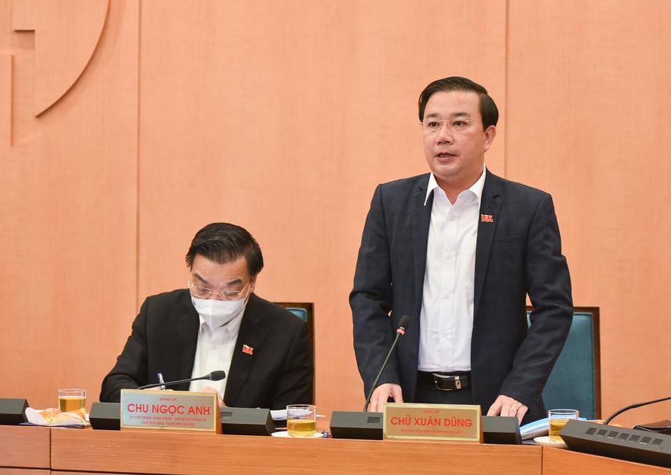 Ông Chử Xuân Dũng, Phó Chủ tịch UBND TP.Hà Nội báo cáo tại cuộc họp