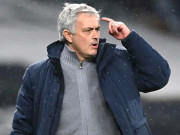 Bóng đá - HLV Mourinho ngán ngẩm vì hàng thủ Tottenham, hứng chịu kỷ lục buồn