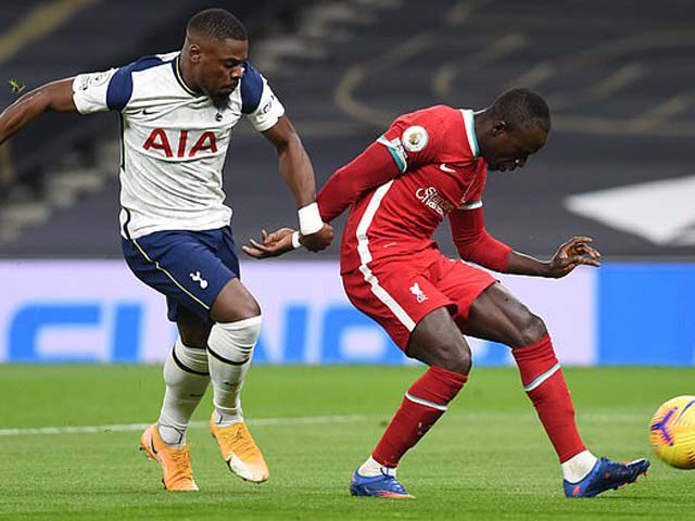 Bóng đá - SAO Tottenham chống đối Mourinho gây sốc, bị đồng đội “úp sọt” vì sai lầm