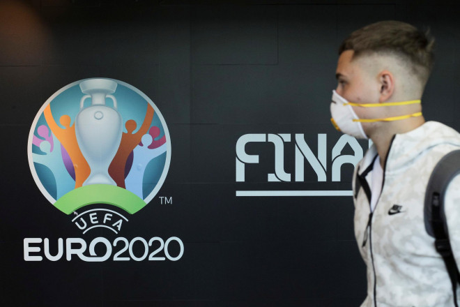 EURO 2020 đã phải dời lịch tổ chức lại một năm vì dịch bệnh
