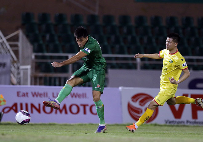 Đỗ Merlo ghi bàn thắng duy nhất giúp Sài Gòn FC thắng SLNA tối 30/1.