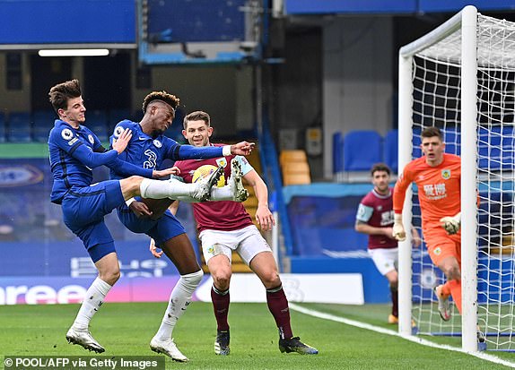 Trực tiếp bóng đá Chelsea - Burnley: Công lớn từ hàng thủ (Hết giờ) - 2