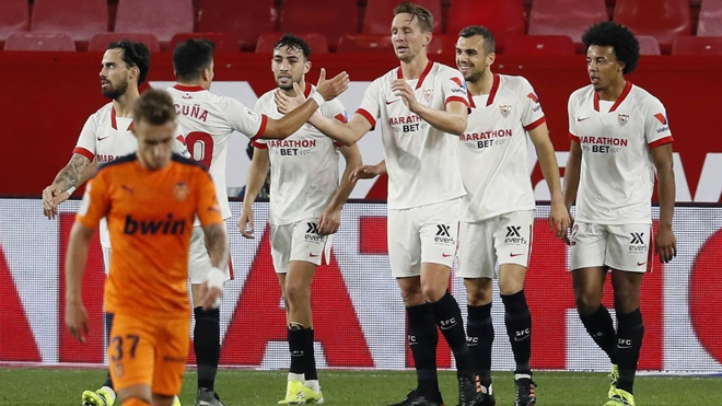 Sevilla trình diễn màn tiki-tika mãn nhãn trước Valencia