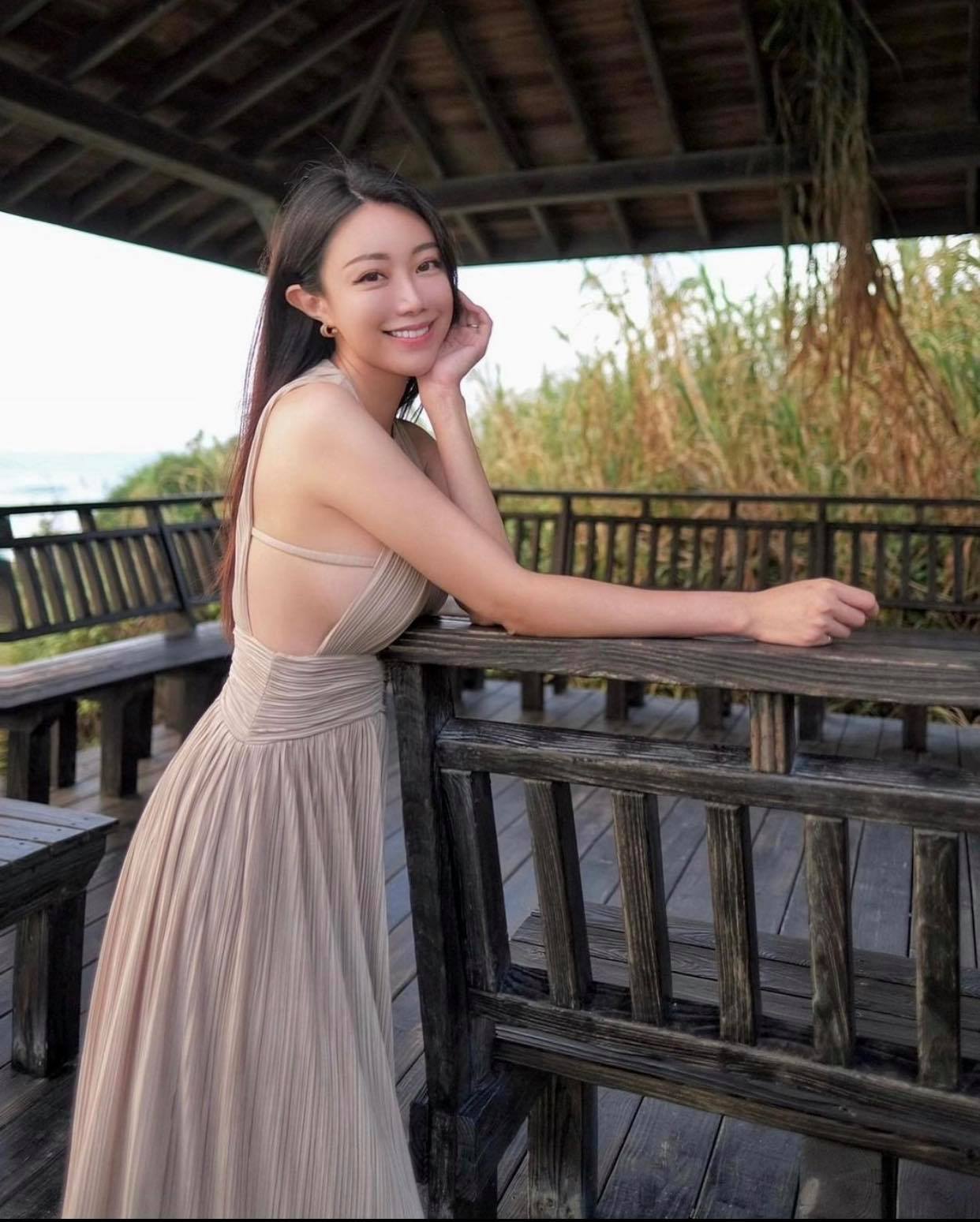 Trung Quốc: bị phản ứng vì khoe váy làm bằng tiền - Tuổi Trẻ Online