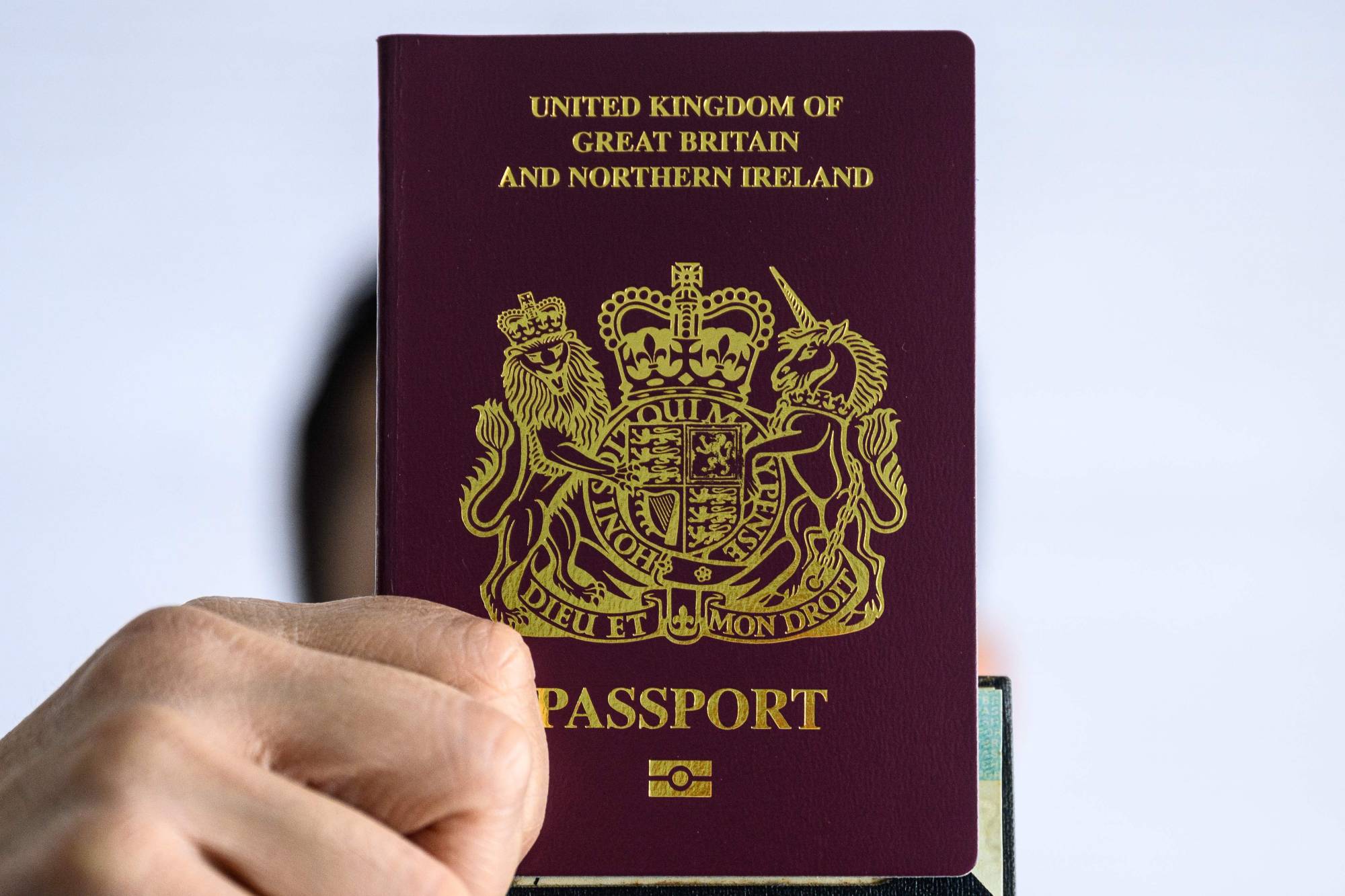 Người Hong Kong sở hữu hộ chiếu BN(O) sẽ được cấp visa sang Anh sinh sống và làm việc.