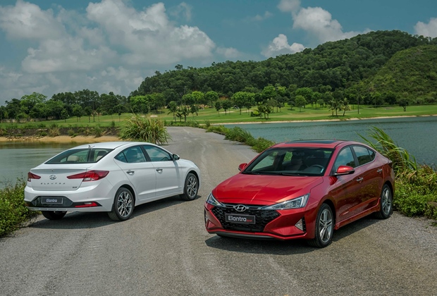 Giá xe Hyundai Elantra mới nhất 2021: Cập nhật giá kèm thông số - 2