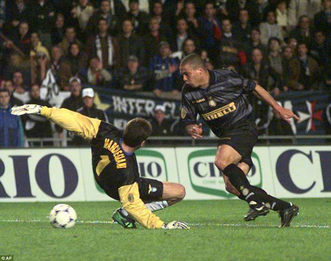 Trái với hình ảnh đáng thất vọng ở Barcelona, Ronaldo de Lima đã thực sự tỏa sáng trong màu áo Inter Milan