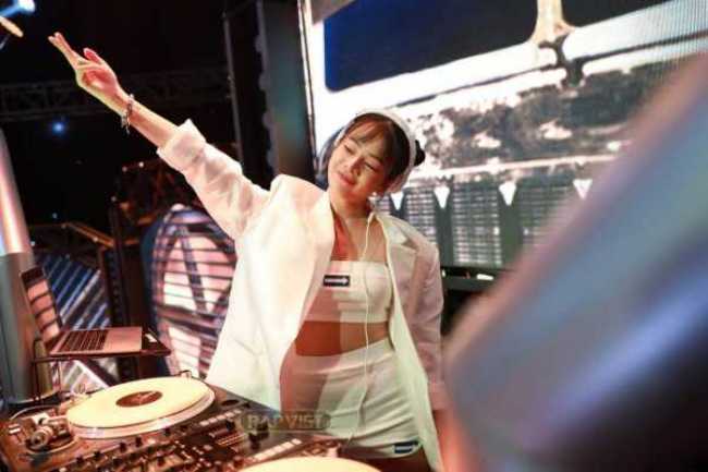 Sau khi giành giải quán quân tại cuộc thi Miss DJ 2015, Mie tiếp tục tỏa sáng ở “The Remix 2017”.
