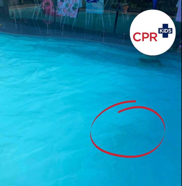 Theo CPR Kids, ở vị trí khoanh đỏ, có một đứa trẻ đang bơi. Ảnh: CPR Kids