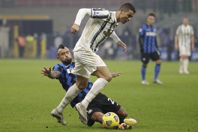 Ronaldo (áo trắng) chơi tốt trước Inter