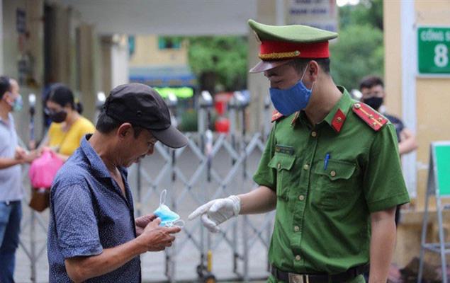 70 cán bộ, công nhân viên Điện lực Cẩm Giàng được cách ly tập trung tại trụ sở đơn vị này.