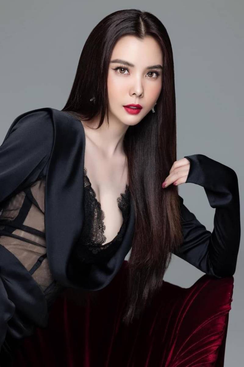 Huỳnh Vy là một trong những mỹ nhân sở hữu body nóng bỏng nhất showbiz, mỗi lần cô xuất hiện đều gây ấn tượng với vẻ đẹp ngọt ngào và đầu tư hình ảnh chỉn chu.