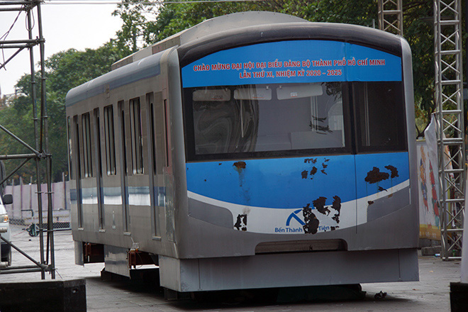 Năm nay đường hoa bất ngờ xuất hiện toa tàu Metro để tạo sự mới lạ.&nbsp;Đường hoa Nguyễn Huệ Tết Tân Sửu sẽ mở cửa từ 19h ngày 9/2 đến 21h ngày 15/2 (tức từ 28 tháng chạp âm lịch đến mùng 4 tết).&nbsp;Đường hoa Nguyễn Huệ 2021 là đường hoa thứ 18 được thực hiện trong dịp tết cổ truyền tại trung tâm TP.HCM, kể từ lần đầu tiên vào năm 2004.