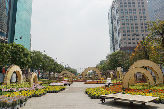 Toa tàu Metro xuất hiện và hình ảnh đường hoa Nguyễn Huệ Tết Tân Sửu 2021 trước ngày khai mạc - 6