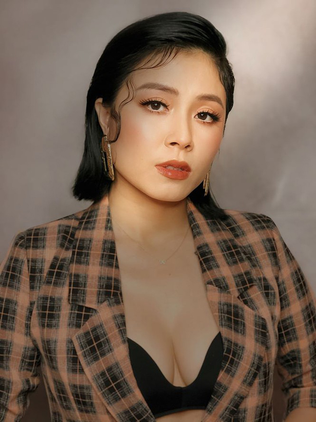 Hoàng Linh là một trong những nữ MC, BTV có gu thời trang sành điệu.
