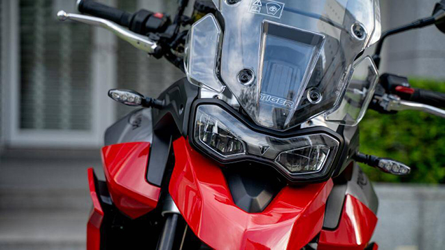 Triump Tiger 850 Sport thế hệ mới có 2 chế độ lái gồm Road và Rain. Đi cùng đó là các tính năng an toàn như kiểm soát lực kéo, phanh ABS 2 kênh
