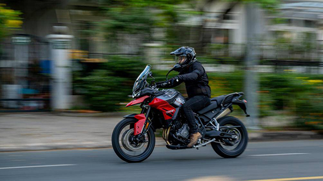 Tiger 850 Sport được trang bị hệ thống treo của hãng Marzocchi, cụm phuộc trước là loại hành trình ngược có đường kính 45 mm, phuộc sau lò xo trụ đơn
