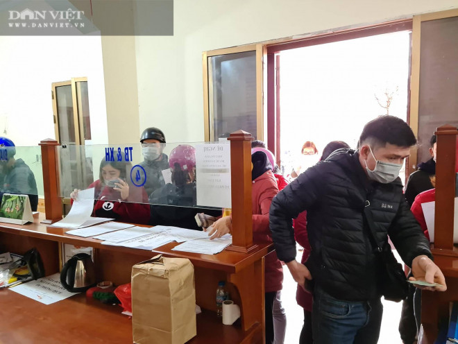 Hải Phòng: Người dân nháo nhào đi xin giấy xác nhận ra ngoài thành phố về quê ăn Tết - 1
