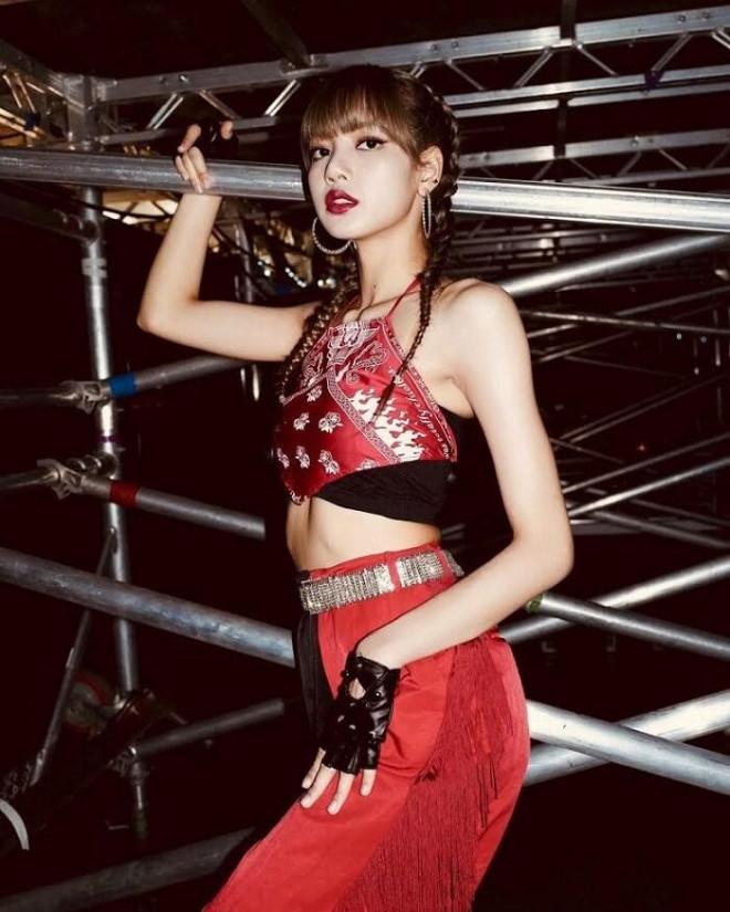 Lisa BlackPink có khả năng thách thức mọi kiểu tóc? - 10