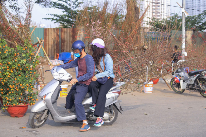 Trái ngược với mọi năm, nếu như thời điểm này những năm trước người người đi mua sắm tấp nập thì năm khung cảnh đìu hiu, vắng vẻ.