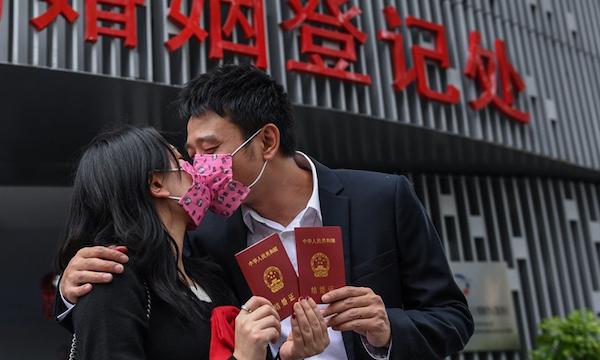 Những khoá học quản lý, cứu vãn hôn nhân đang cực "hot" tại Trung Quốc với học phí vô cùng đắt đỏ. Ảnh: Xinhua