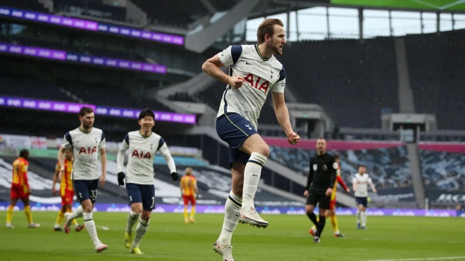Harry Kane tỏa sáng giúp Tottenham giành 3 điểm