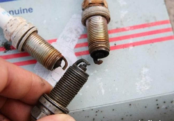 Xe máy đang đi bị chết máy phải làm sao? - 2